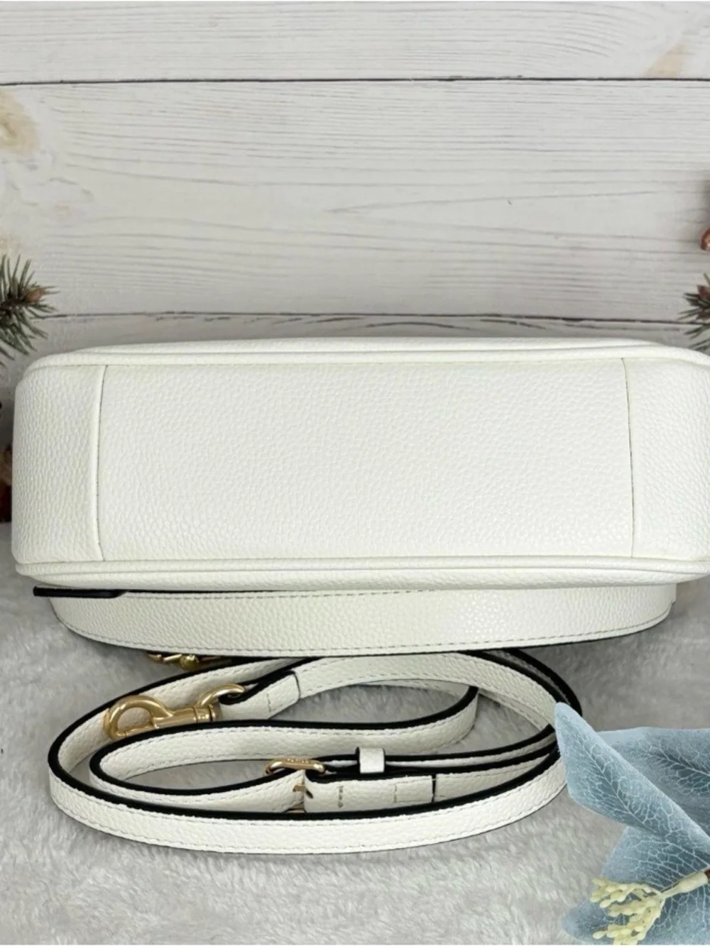 Coach White Leather Snoopy & Woodstock Crossbody Bag - Picture 4 of 4